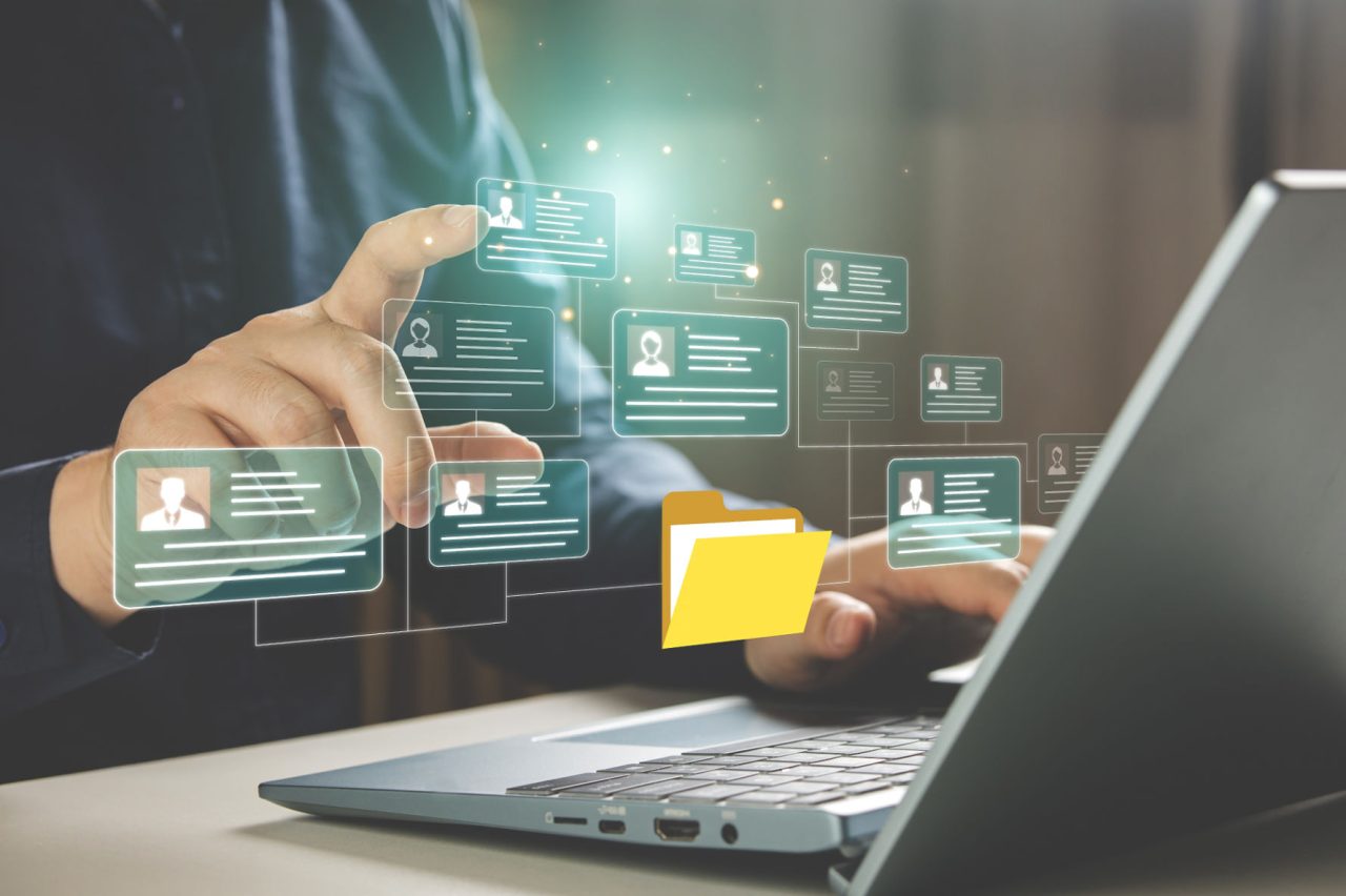 Arhivare digitală: Cum fac tranziția de la hârtie la format electronic?